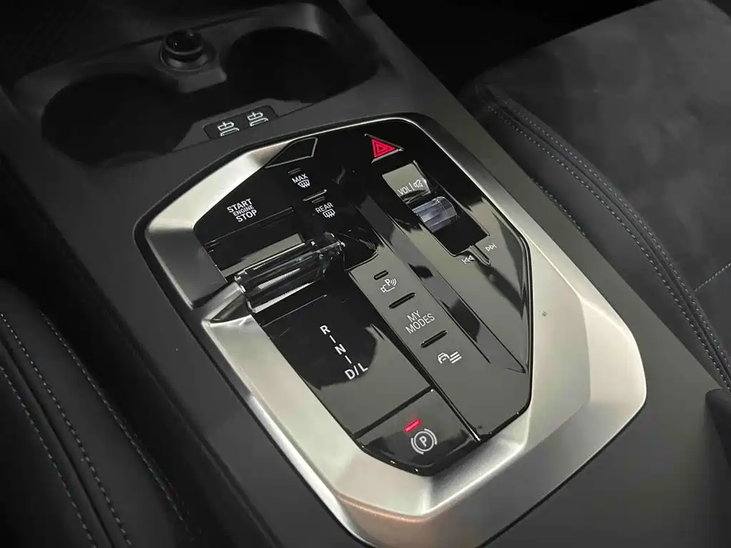BMW 2 Series 2025 — фото 16
