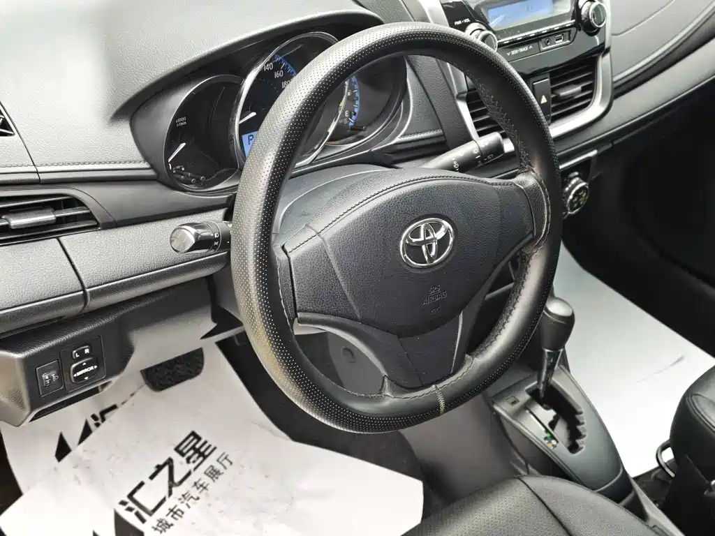 Toyota Yaris L 2020 — фото 13