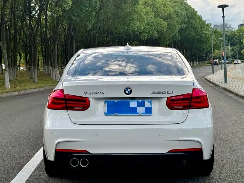BMW 3 Series 2018 — фото 8