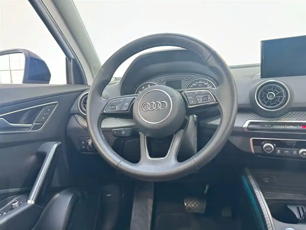 Audi Q2L 2021 — фото 12