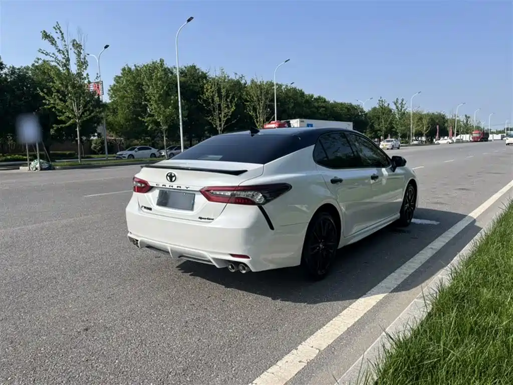 Toyota Camry 2023 — фото 18