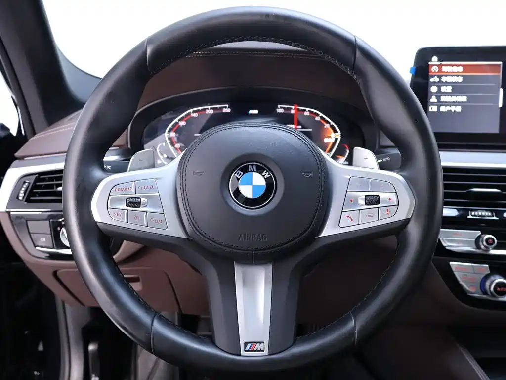 BMW 5 Series 2023 — фото 16