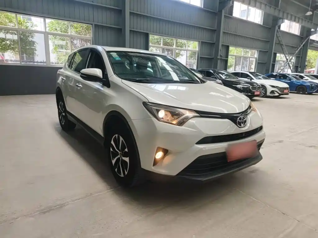Toyota RAV4 2018 — фото 22