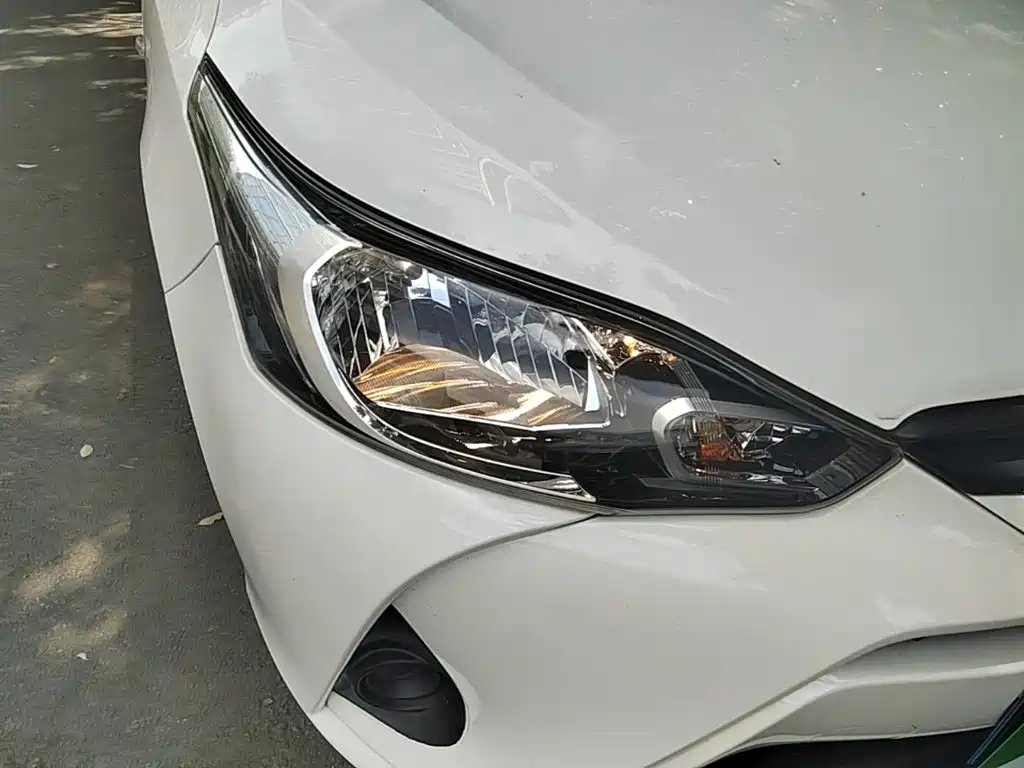 Toyota Yaris L 2017 — фото 13