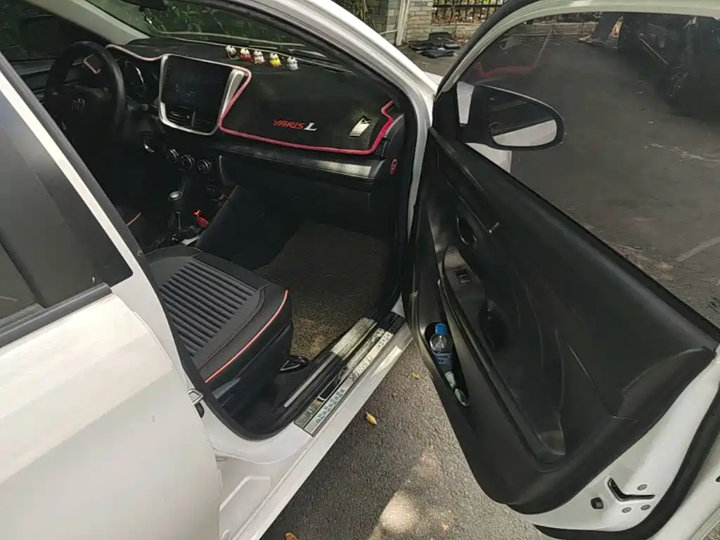 Toyota Yaris L 2017 — фото 11