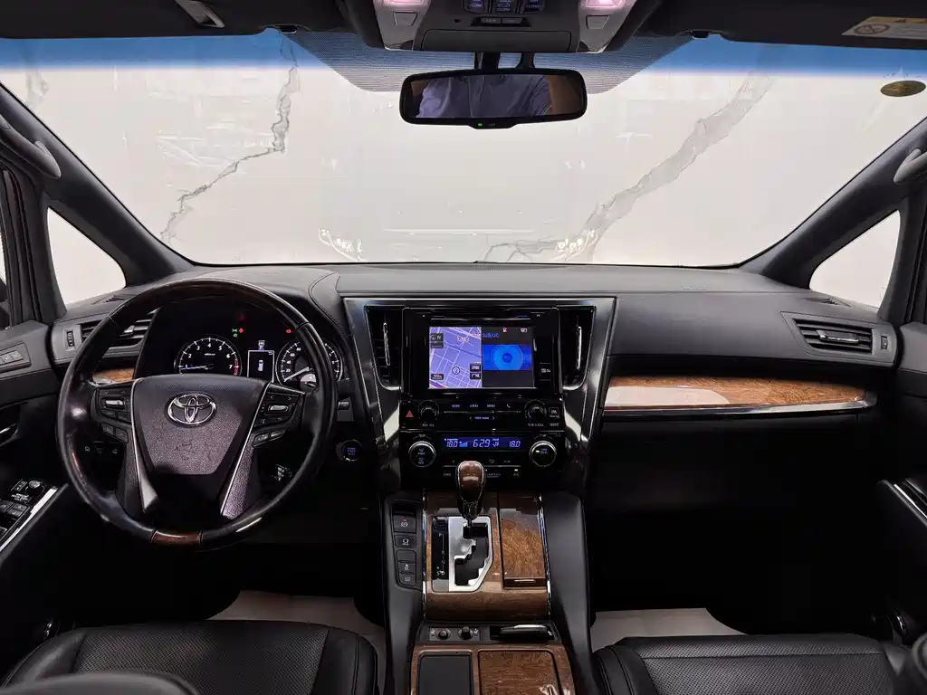 Toyota Alphard 2018 — фото 11