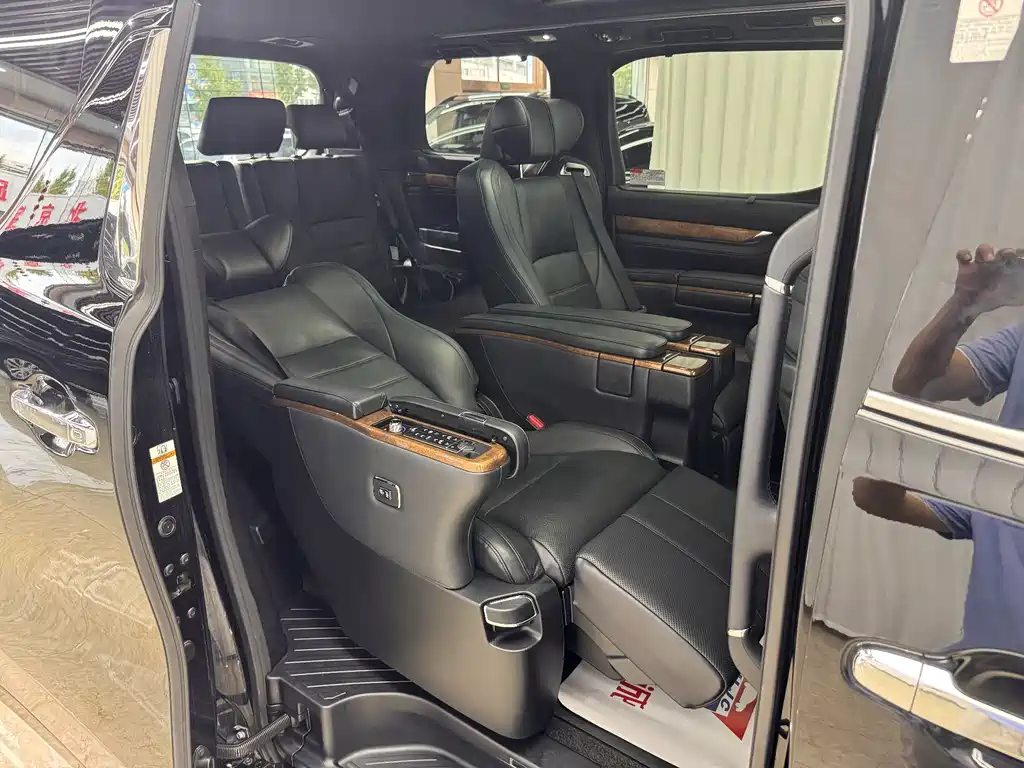 Toyota Alphard 2018 — фото 24