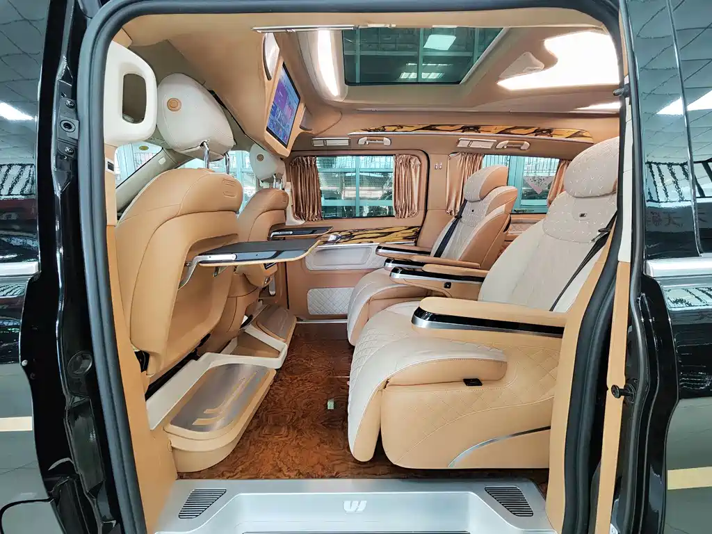 Mercedes-Benz V-Class 2020 — фото 8