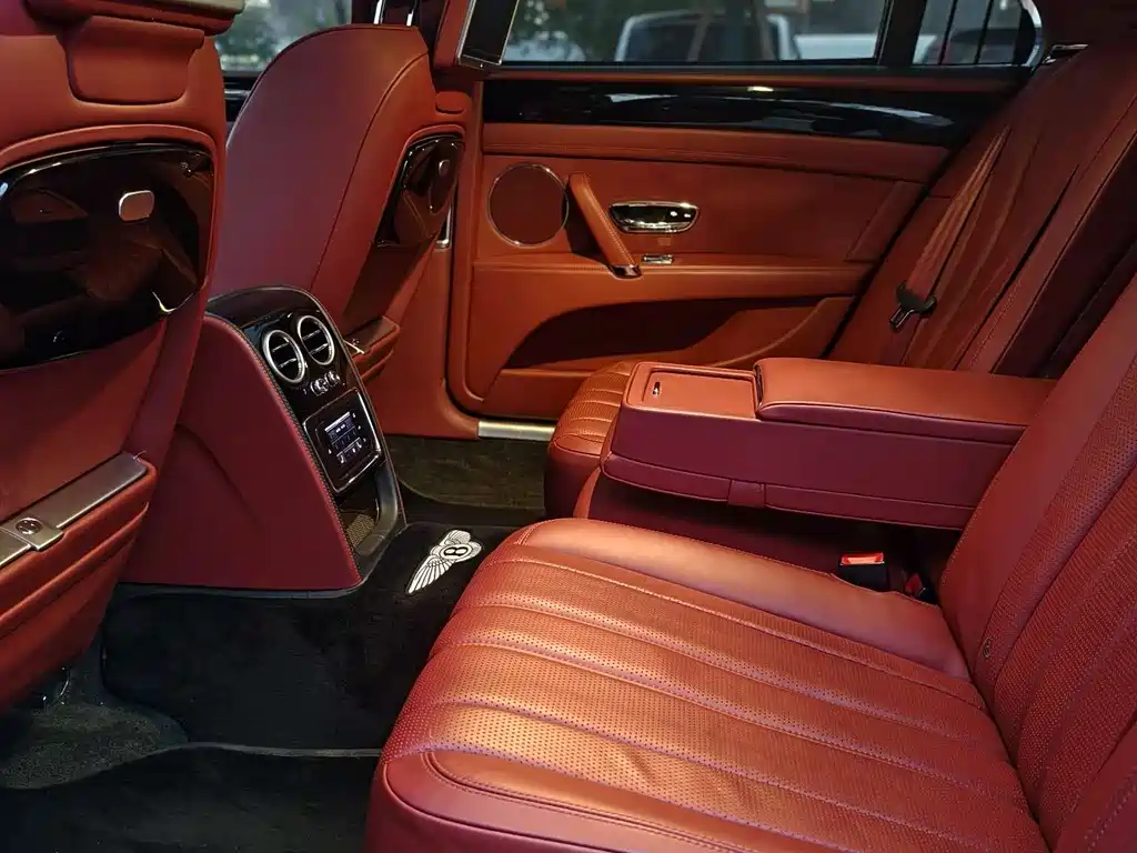 Bentley Flying Spur 2017 — фото 10