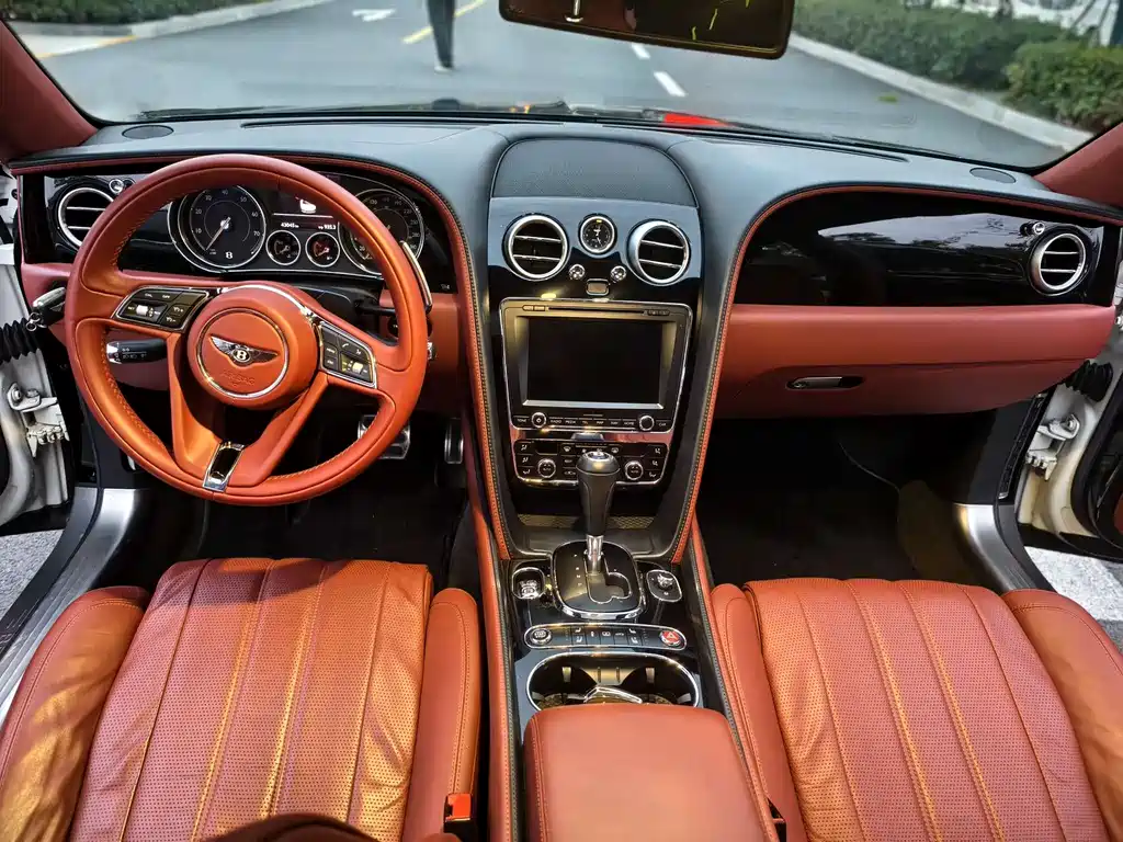 Bentley Flying Spur 2017 — фото 9