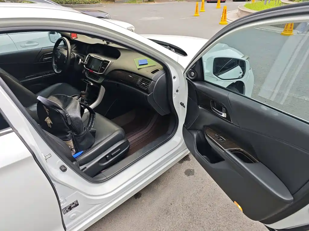 Honda Accord 2016 — фото 20
