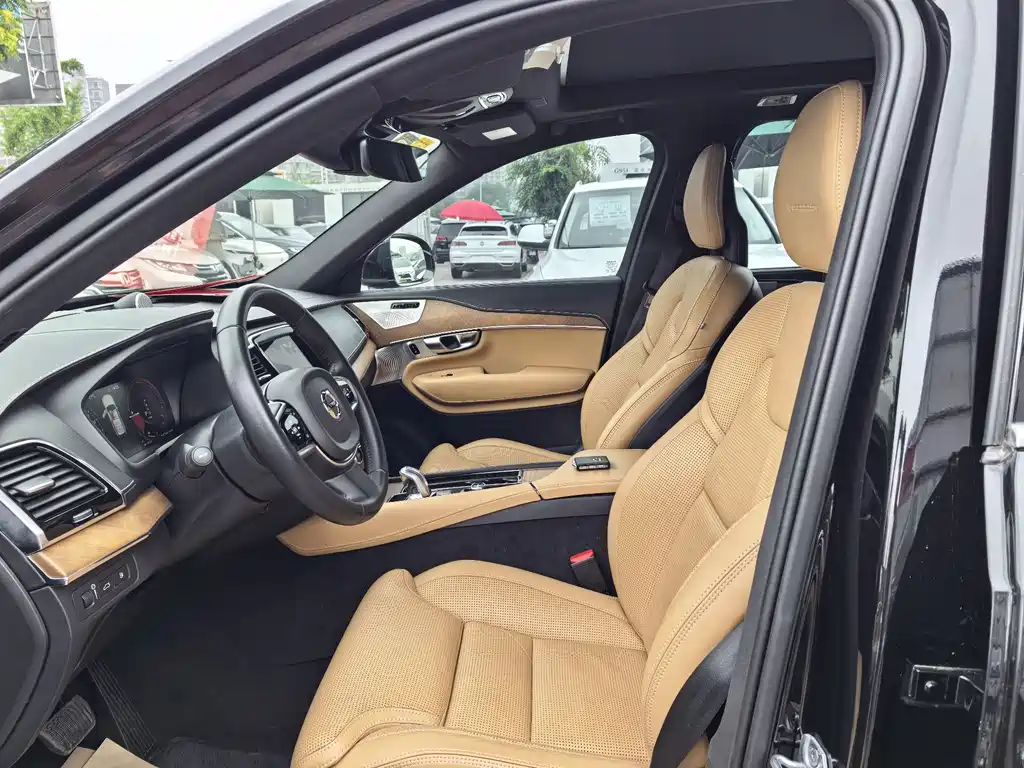 Volvo XC90 PHEV 2018 — фото 9