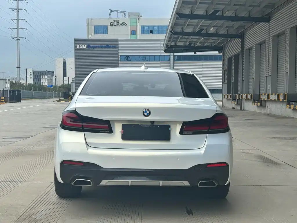 BMW 5 Series 2022 — фото 13