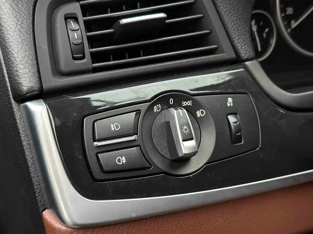 BMW 5 Series 2014 — фото 22