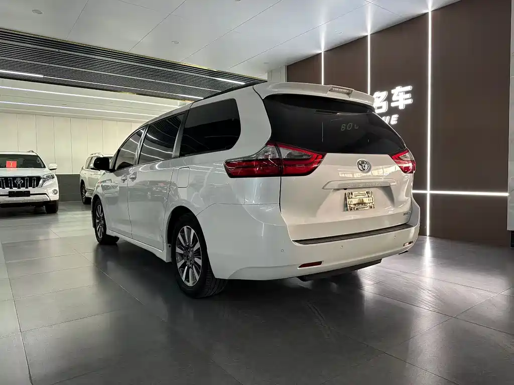 Toyota Sienna 2020 — фото 7