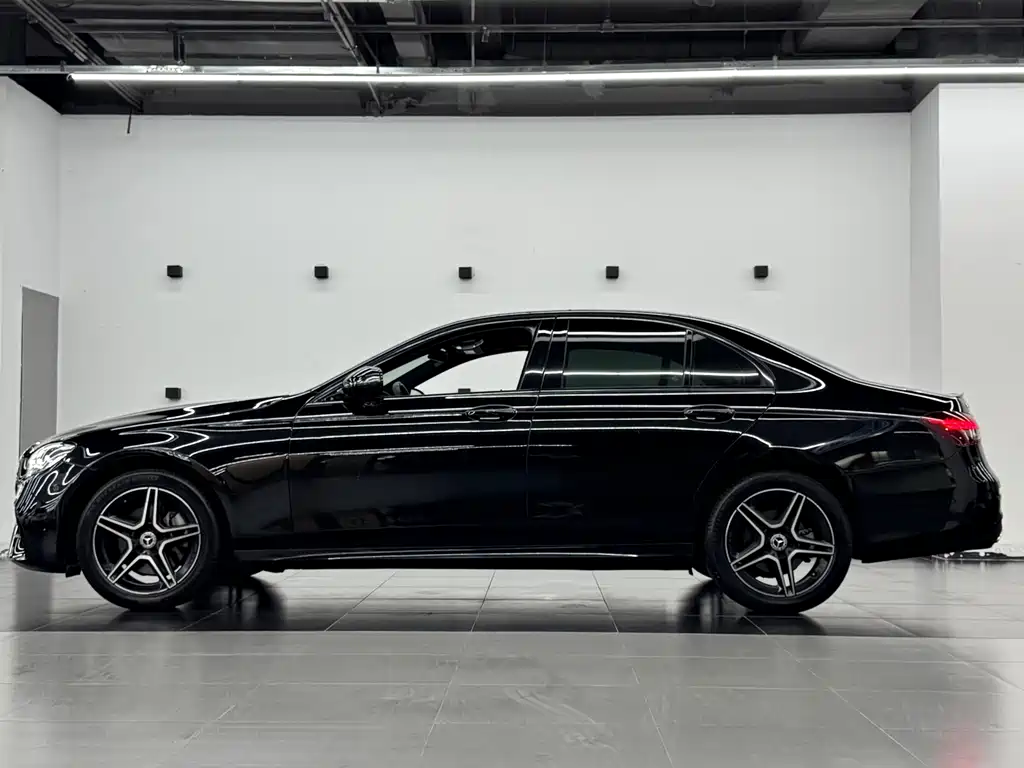 Mercedes-Benz E-Class 2022 — фото 12