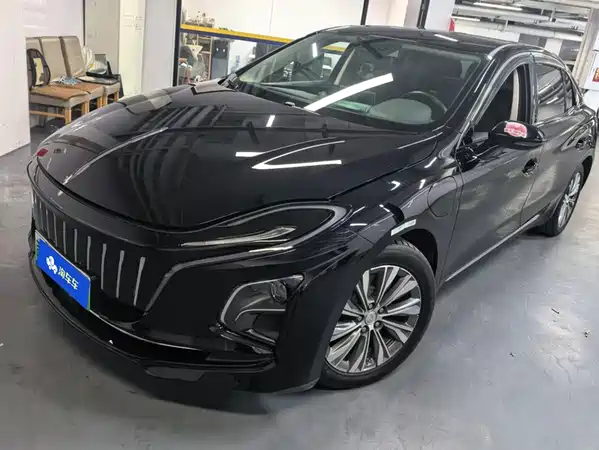 Hongqi E-QM5 2025