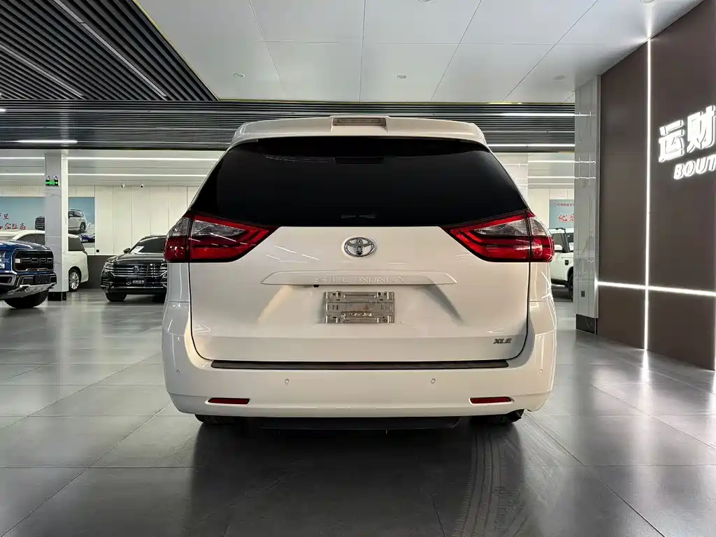 Toyota Sienna 2020 — фото 8