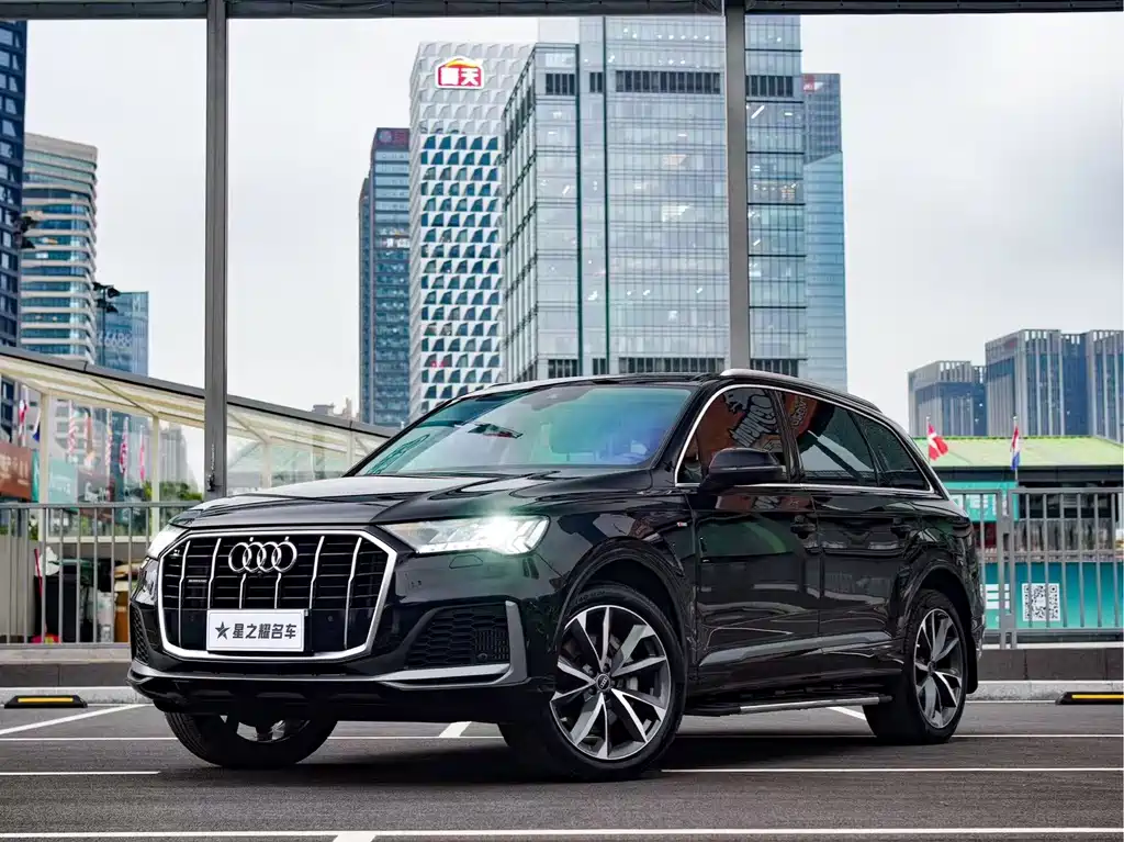 Audi Q7 2021 — фото 1