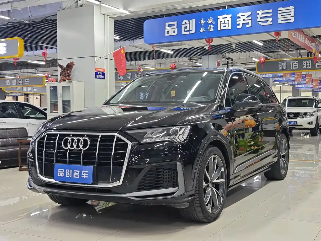 Audi Q7 2023 — фото 1