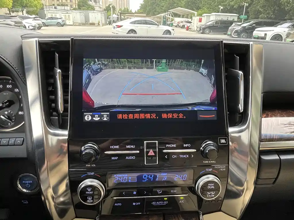 Toyota Alphard 2023 — фото 5