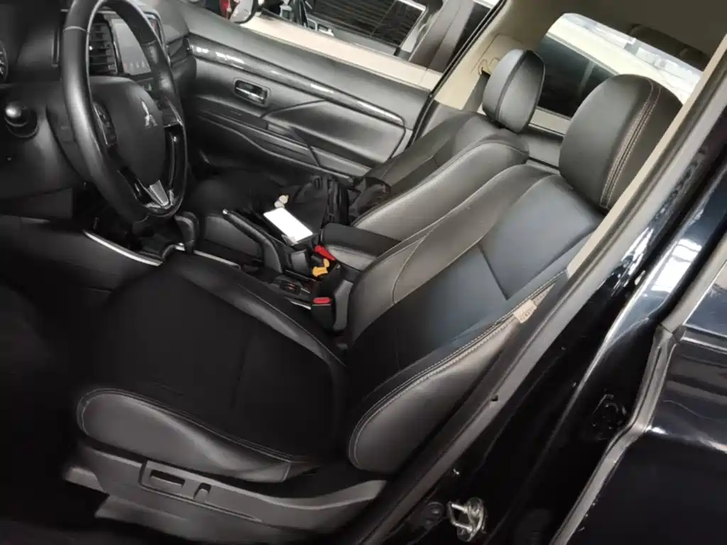 Mitsubishi Outlander 2017 — фото 15