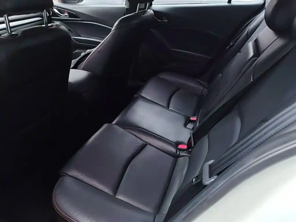 Mazda 3 Axela 2016 — фото 17