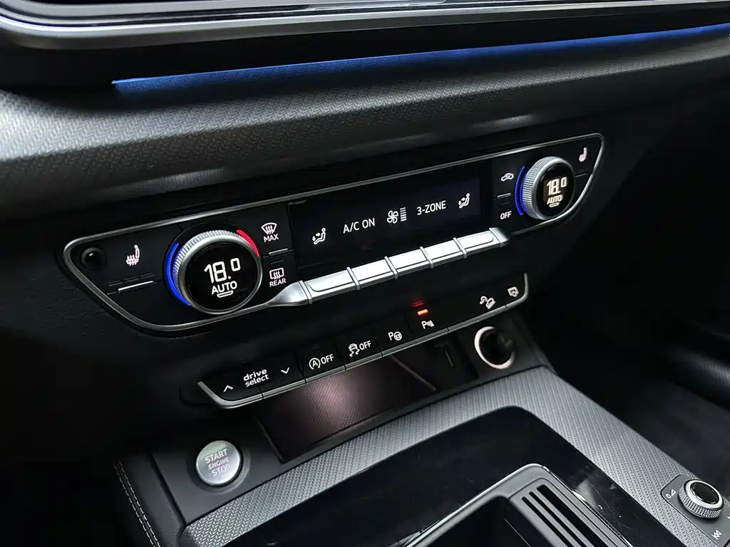 Audi Q5L 2022 — фото 11