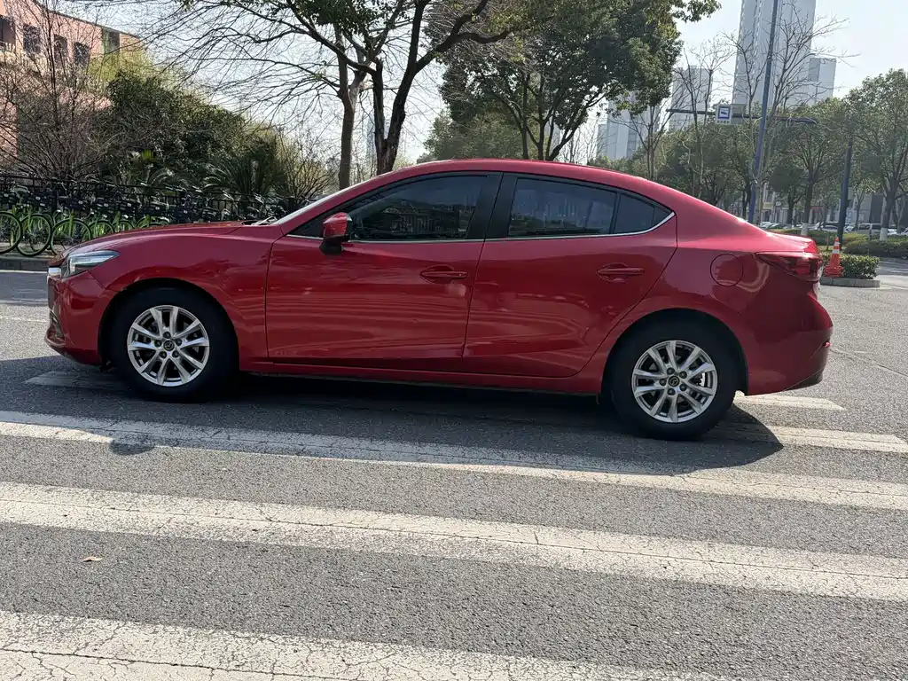 Mazda 3 Axela 2019 — фото 4