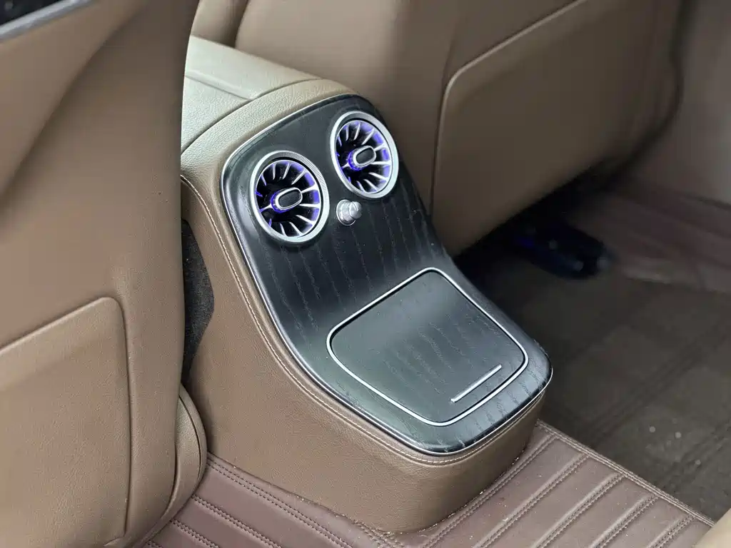 Mercedes-Benz E-Class 2023 — фото 9