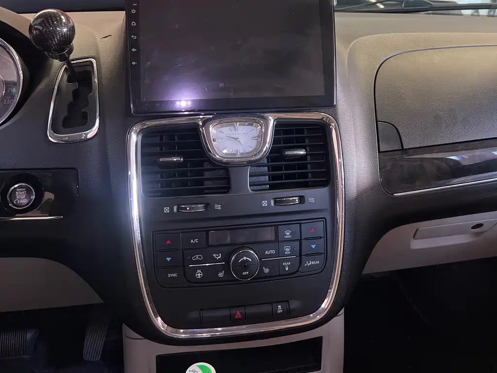 Chrysler Grand Voyager 2015 — фото 15