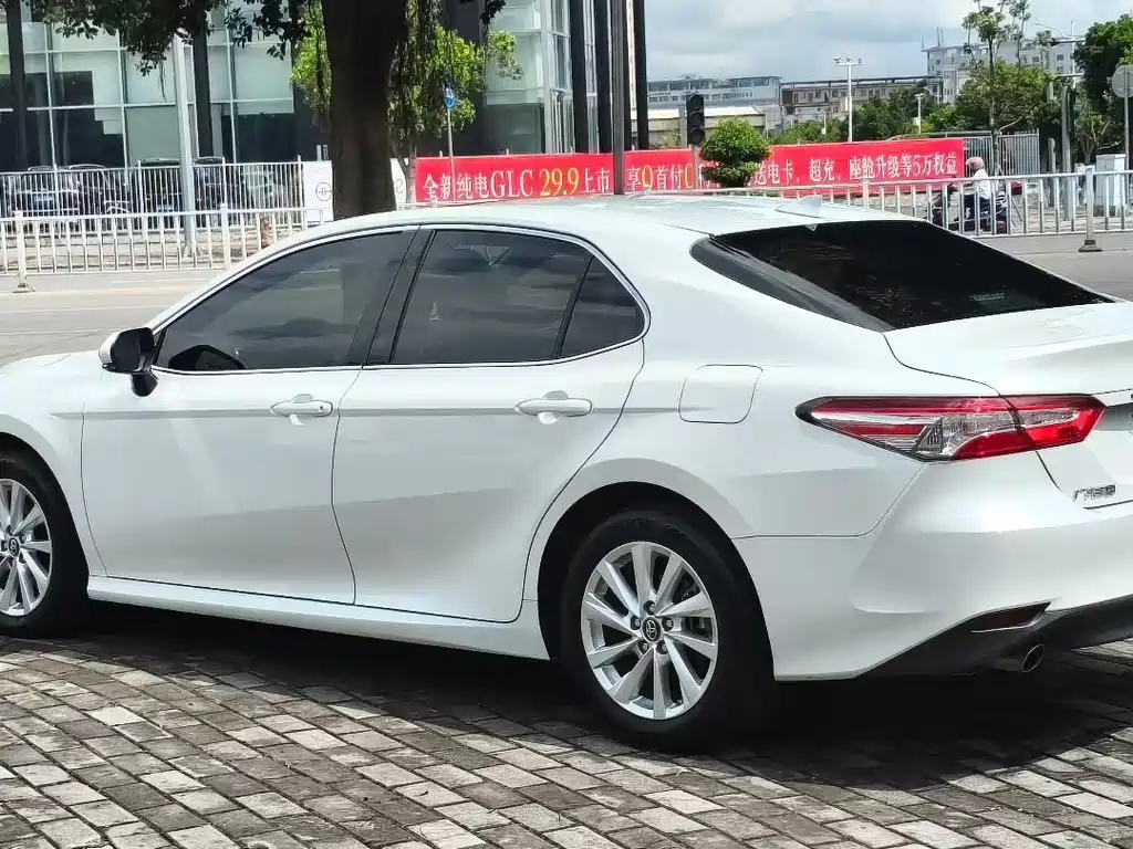 Toyota Camry 2023 — фото 7