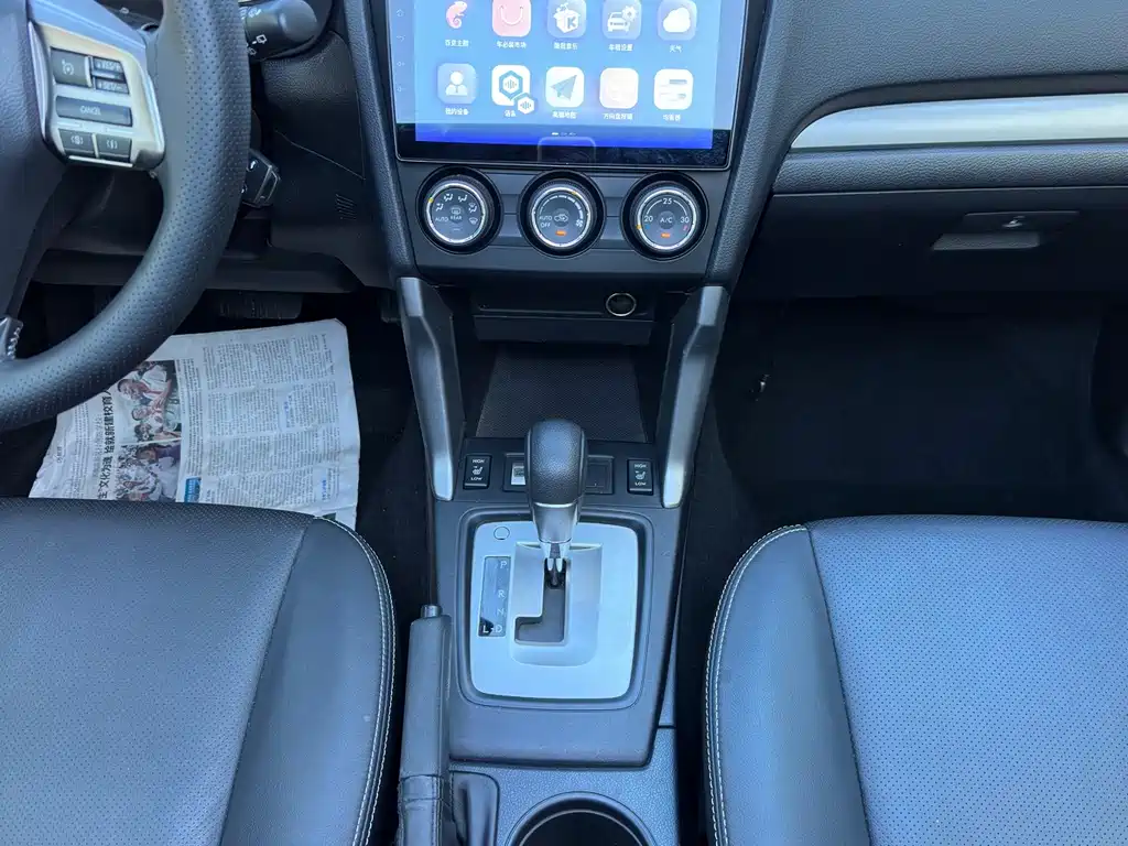 Subaru Forester 2014 — фото 10