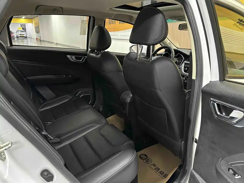 Geely Vision X3 2018 — фото 12