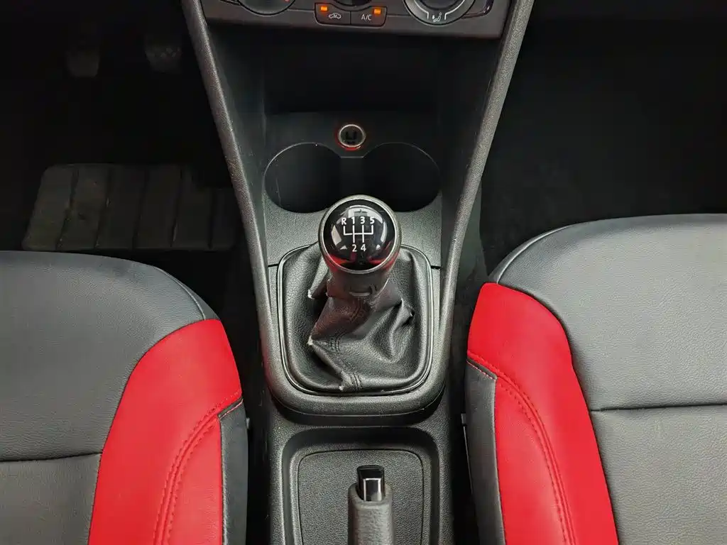 Volkswagen Polo 2015 — фото 13