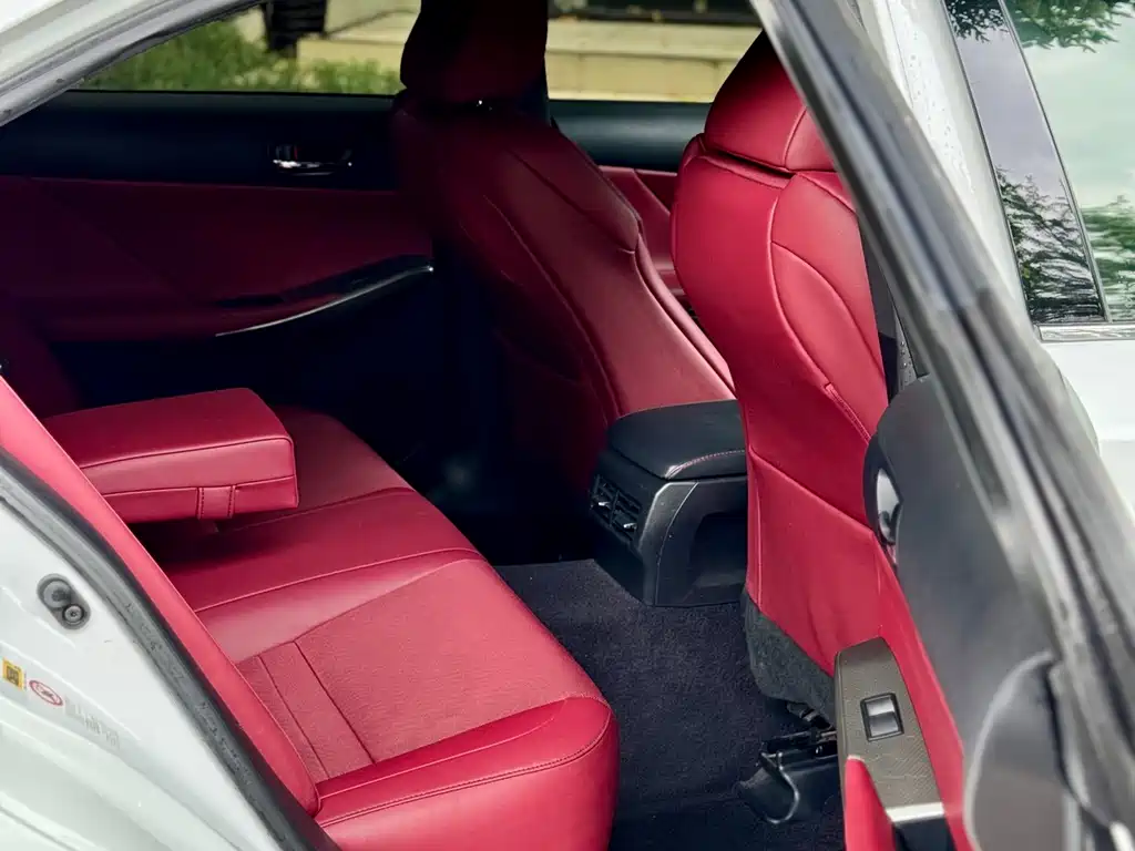 Lexus IS 2015 — фото 12