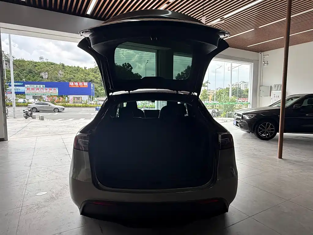 Tesla Model Y 2022 — фото 10