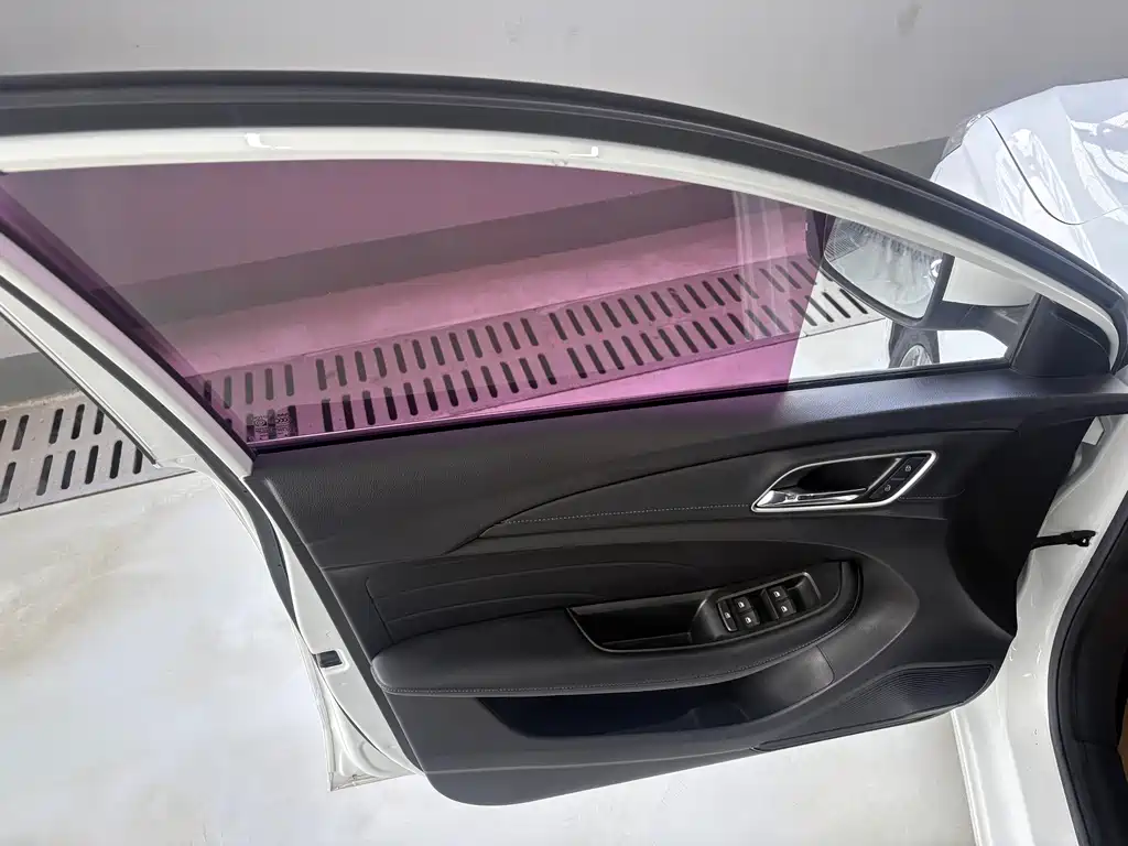 Roewe i5 2020 — фото 10