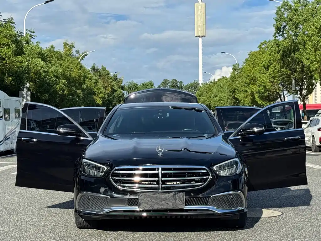 Mercedes-Benz E-Class 2022 — фото 18