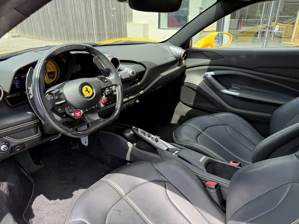 Ferrari F8 2023 — фото 16
