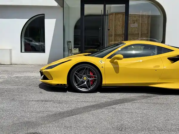 Ferrari F8 2023