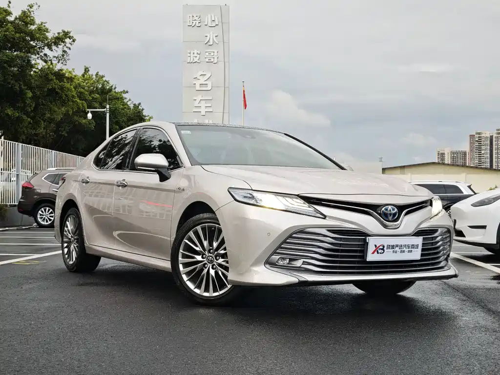 Toyota Camry 2021 — фото 2