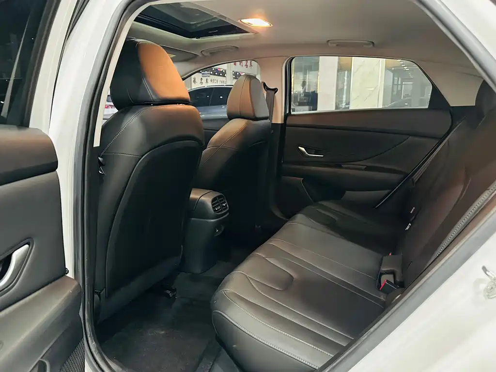 Hyundai Elantra 2022