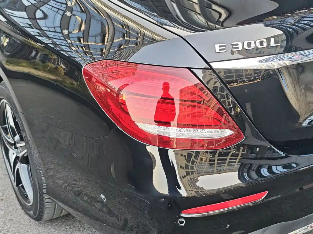 Mercedes-Benz E-Class 2020 — фото 19