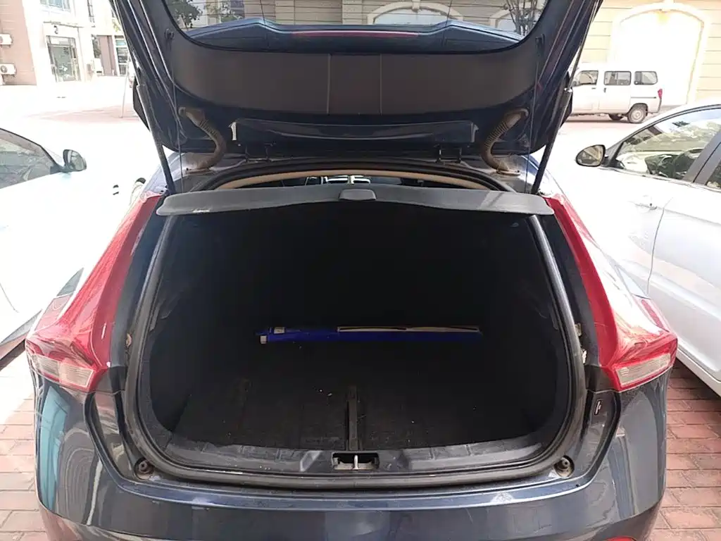 Volvo V40 2018 — фото 19