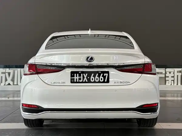 Lexus ES 2020