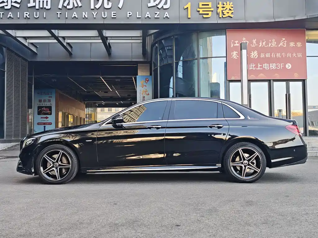 Mercedes-Benz E-Class 2020 — фото 31