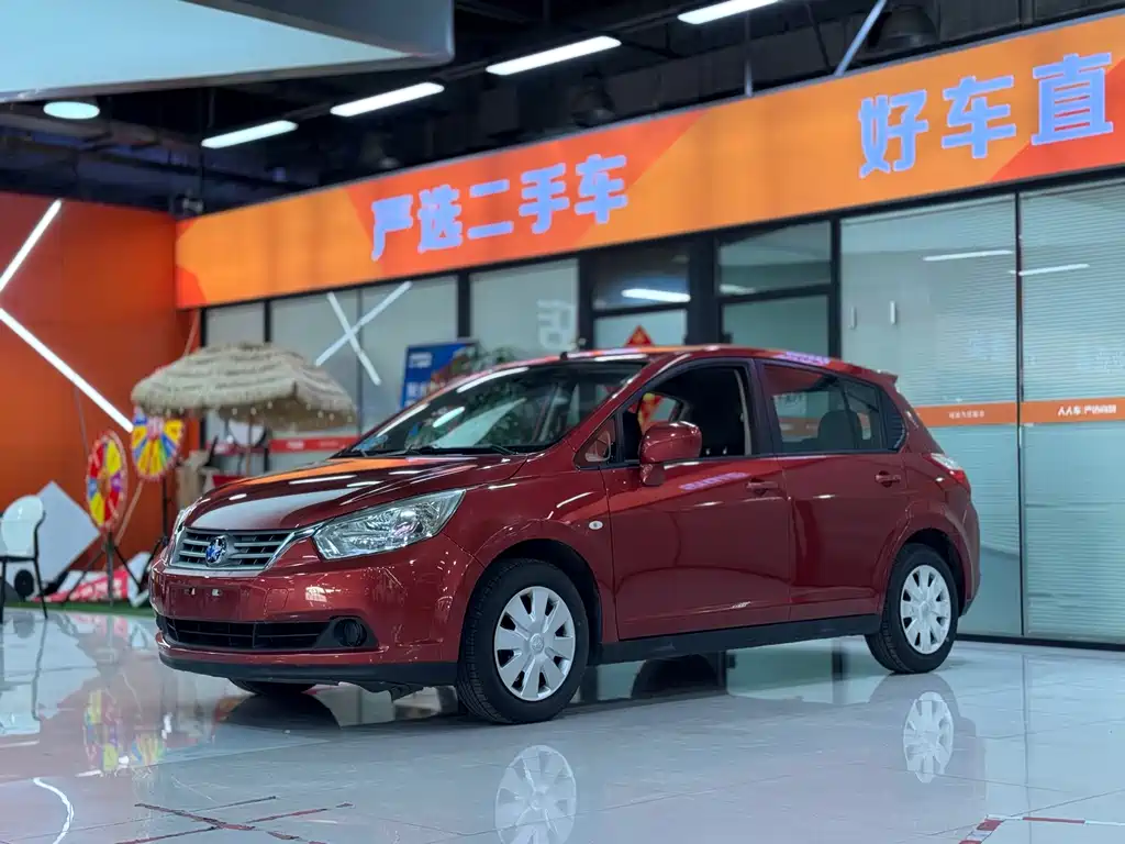 Venucia R50 2015