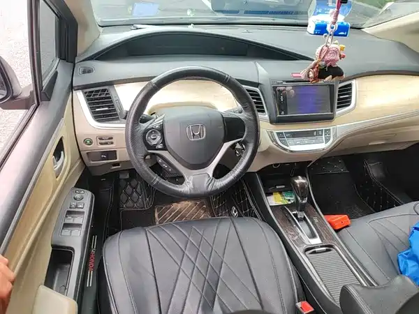 Honda Jade 2015