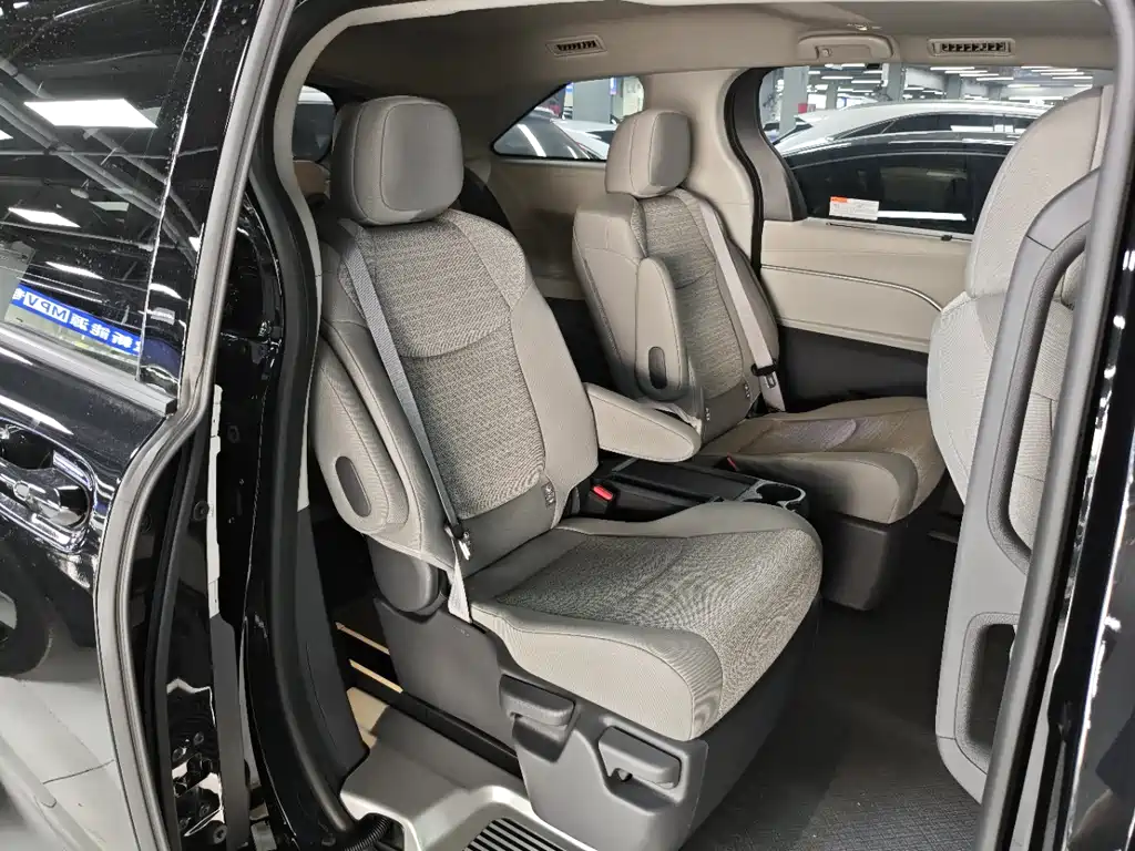 Toyota Sienna 2026 — фото 10